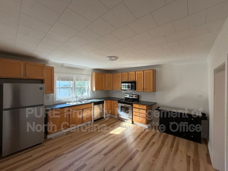 Huntersville House: 7201 Gilead Rd