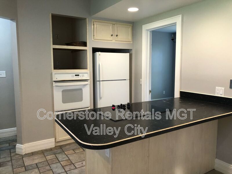 Valley City House: 439 4th Ave SW