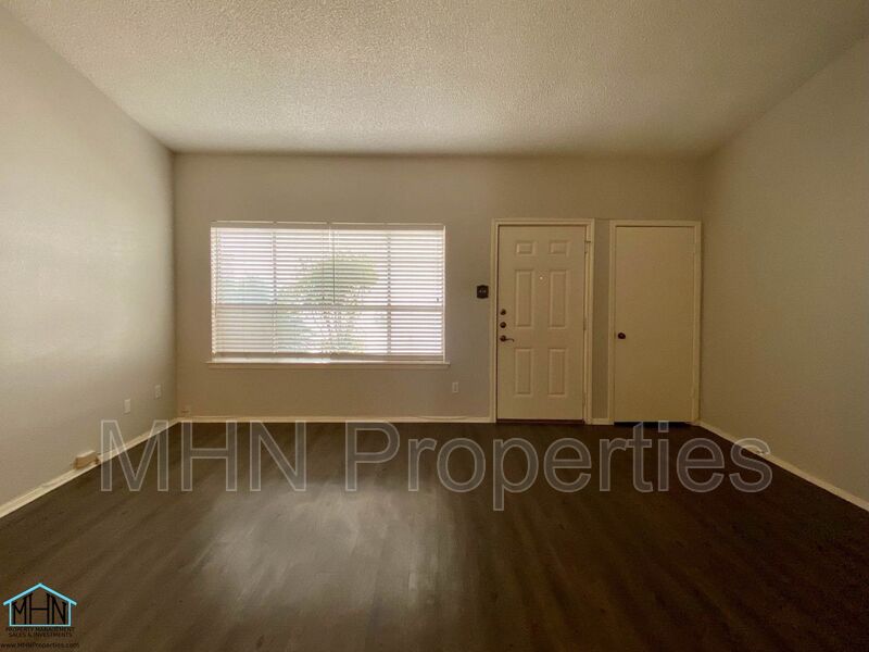 Cozy 2 bed/2 bath condo in a secluded area, near Alamo Heights, and close local to highways and so much more! - Photo 11