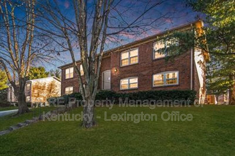 Lexington Condo: 3736 Camelot Drive