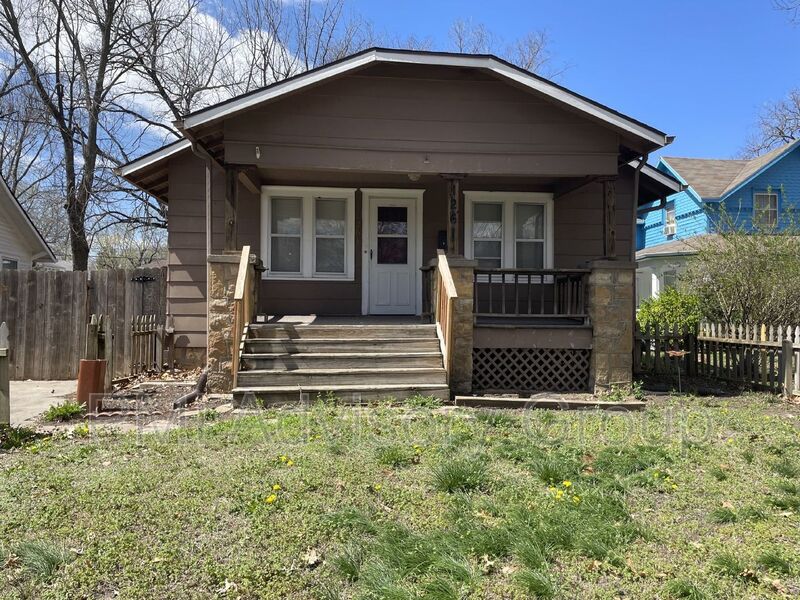 Topeka House: 1261 SW Wayne Ave