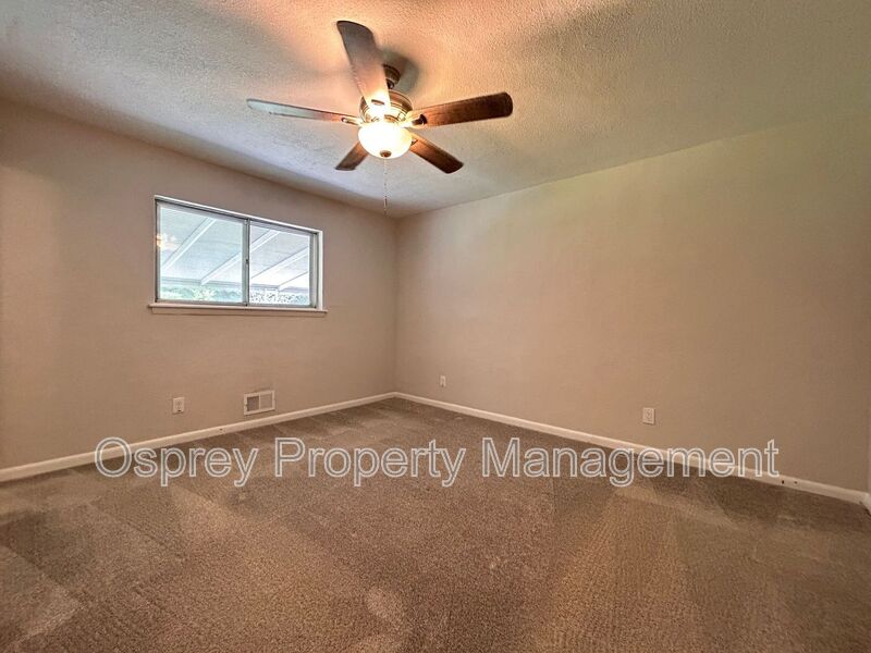 Charming 3-Bedroom Home with Bonus Room & Spacious Yard