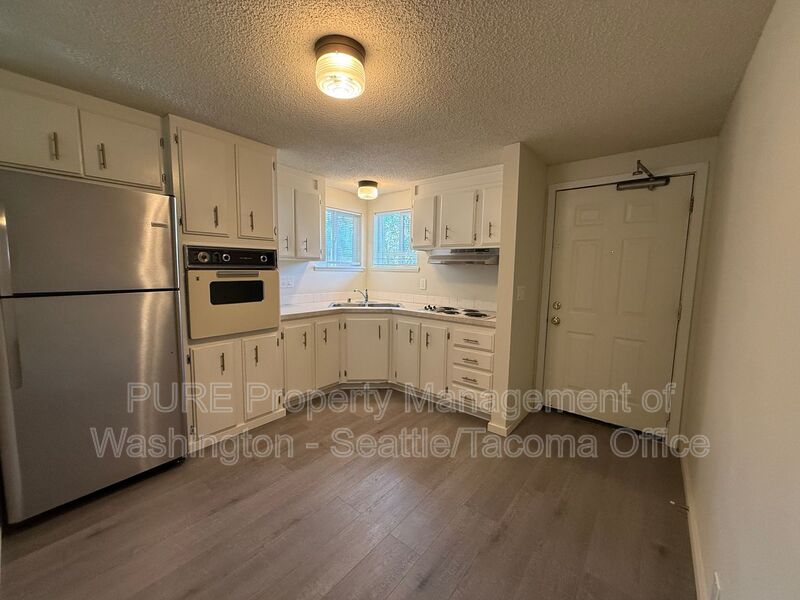 Seattle Condo: 907 SW Holden St