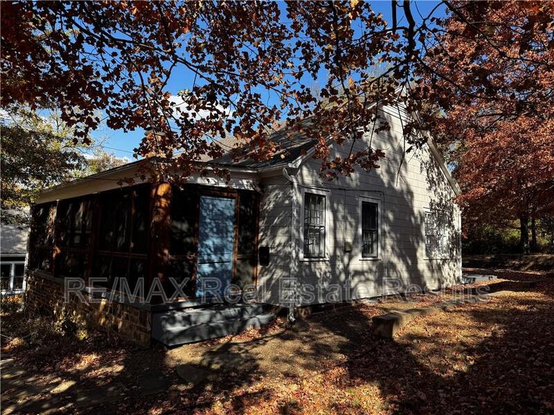 Fayetteville House: 610 N Olive Ave