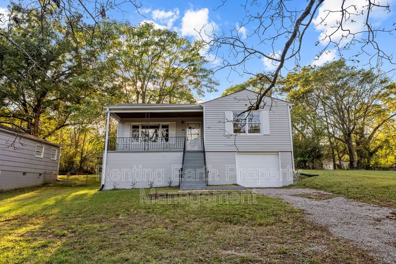 Birmingham House: 932 5 Mile Rd