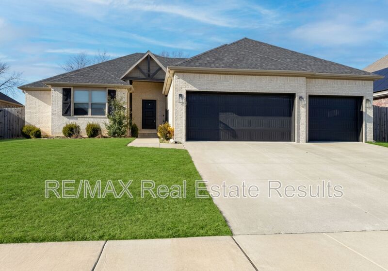Centerton House: 751 Spicewood Trl