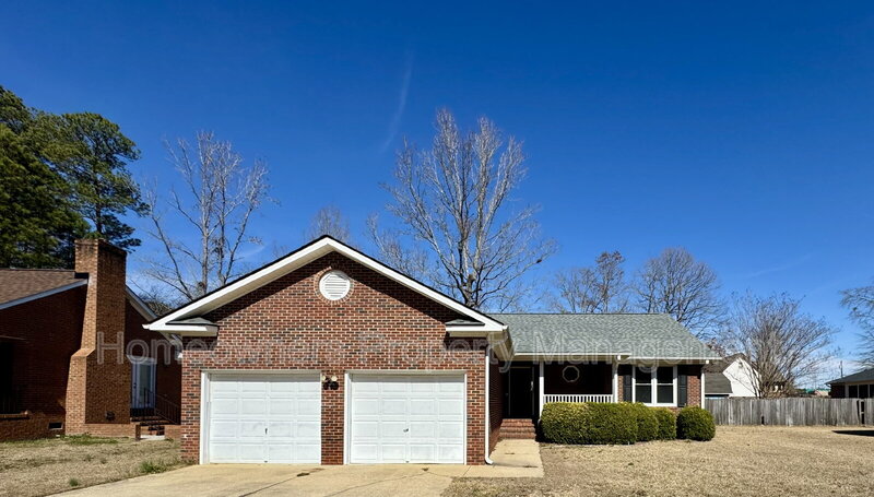 Fayetteville House: 204 Fair Oaks Drive