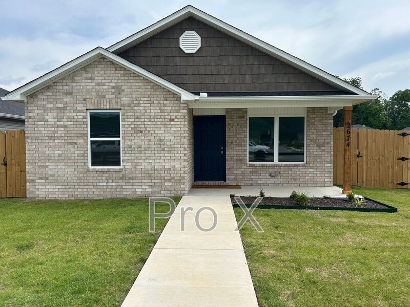 Fayetteville House: 2674 S Ouachita Drive