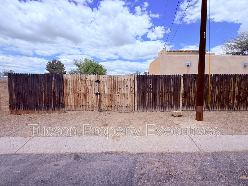 Tucson Condo: 3350 North Chapel Avenue - Lot & Storage Unit
