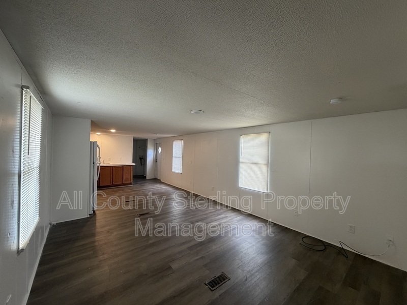 Lake City House: 193 NW Gerson Lane