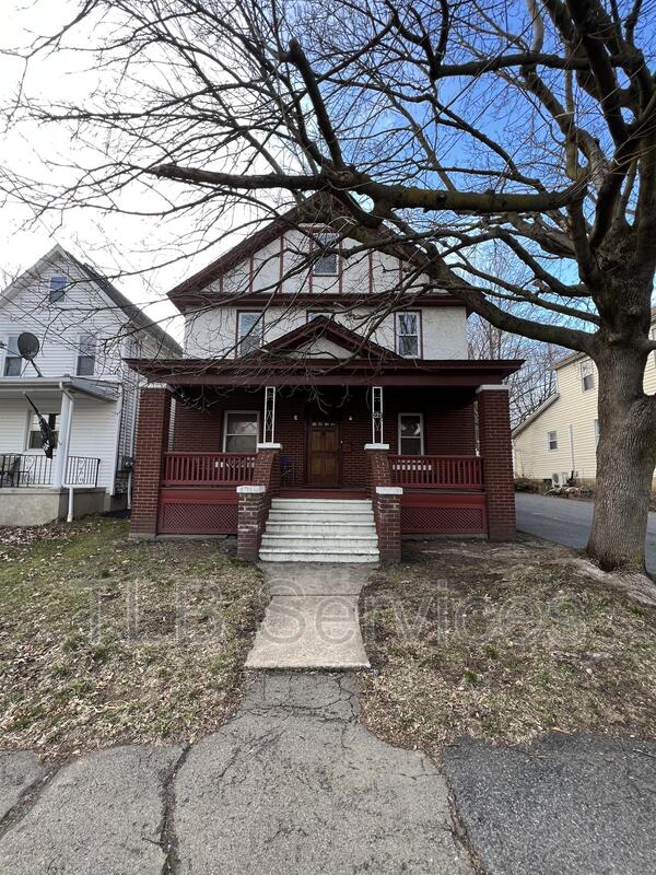 Blakely Condo: 221 3rd Street