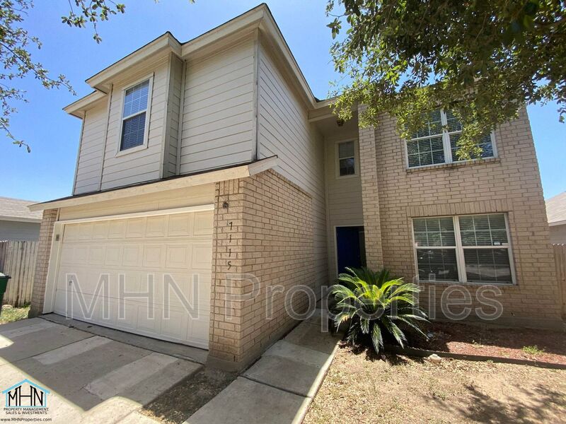 Beautiful Large Two Story home with spacious back yard Located right next to Lackland AFB! - Photo 1