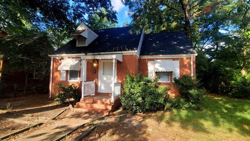 Richmond House: 3423 Ryburn Rd