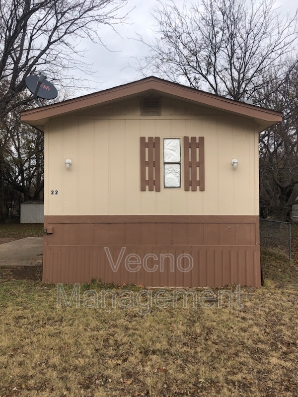 Burkburnett House: 201 South Preston Road - 22