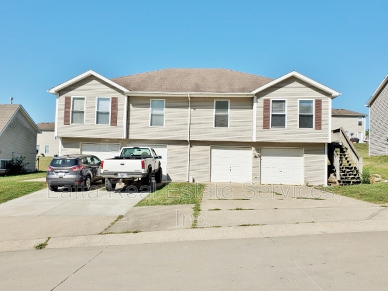 Holt Condo: 260 Ellington St