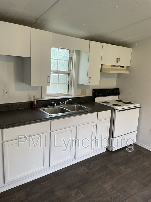 Madison Heights House: 102 Sue Dr