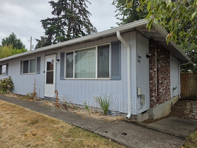 Vancouver Condo: 3009 M St