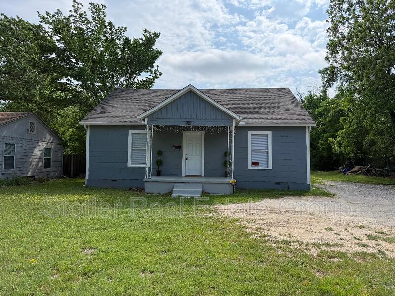 Arlington House: 613 S Fielder Rd.