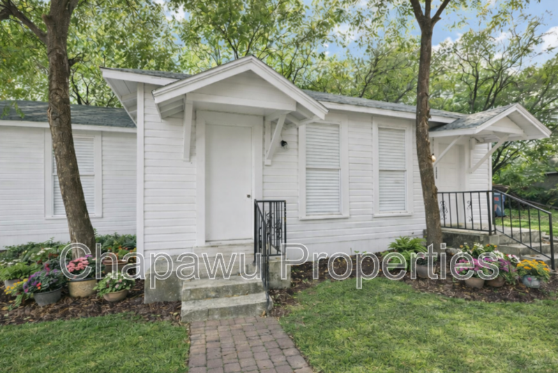 San Antonio House: 113 S Olive St