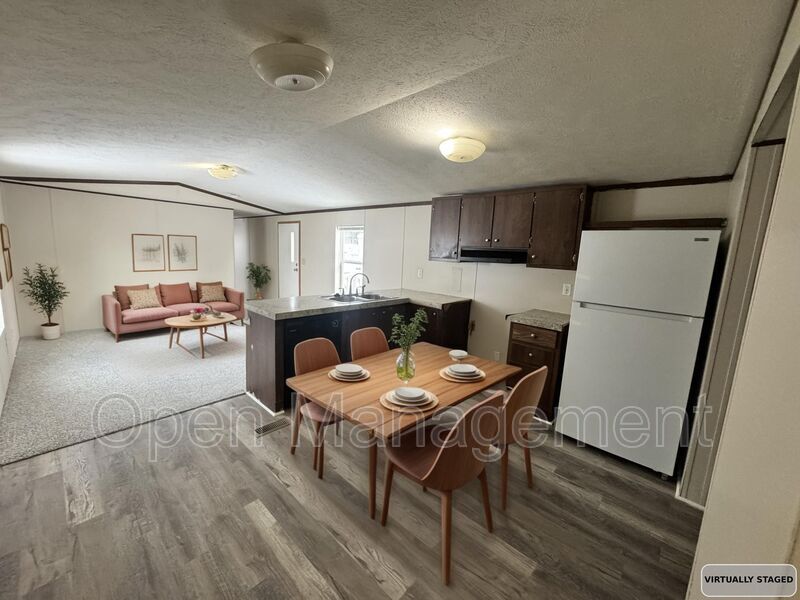 Jackson House: 301 Mantle Ave