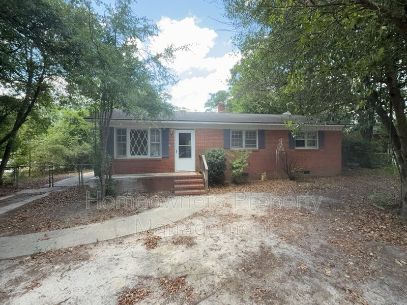 Fayetteville House: 5435 S Sumac Circle