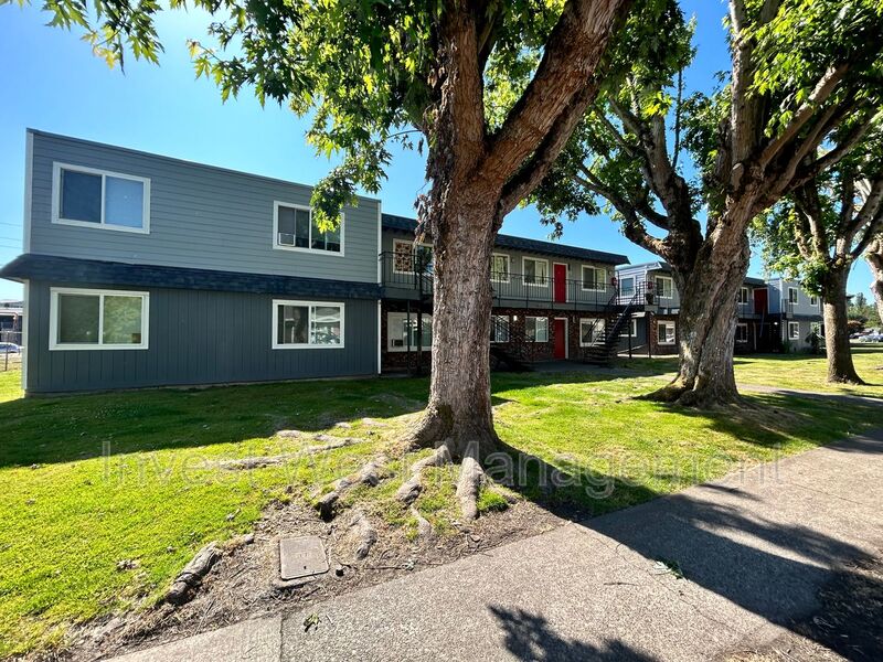 Longview Condo: 1942 Dorothy Avenue