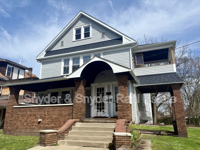 Akron House: 245-247 Oakdale Ave.