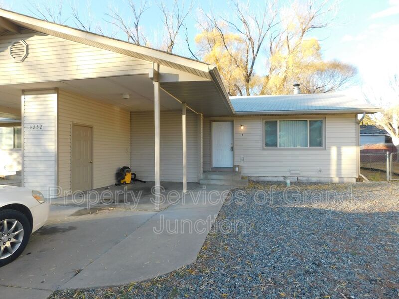 Clifton Condo: 3252 Villasur Drive