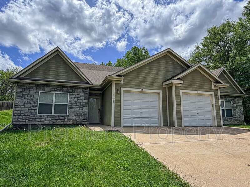 Kansas City Townhome: 7957 Parallel Pkwy