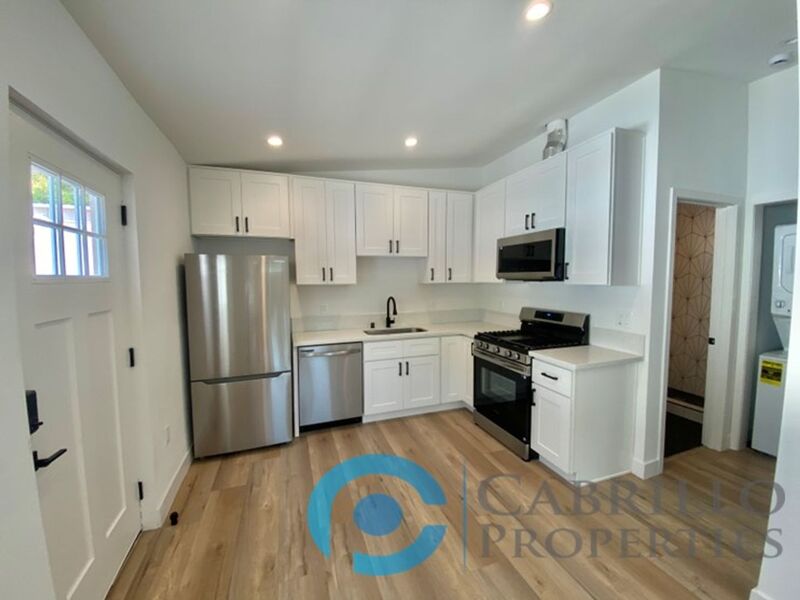 San Diego House: 5065 Chaparral Way