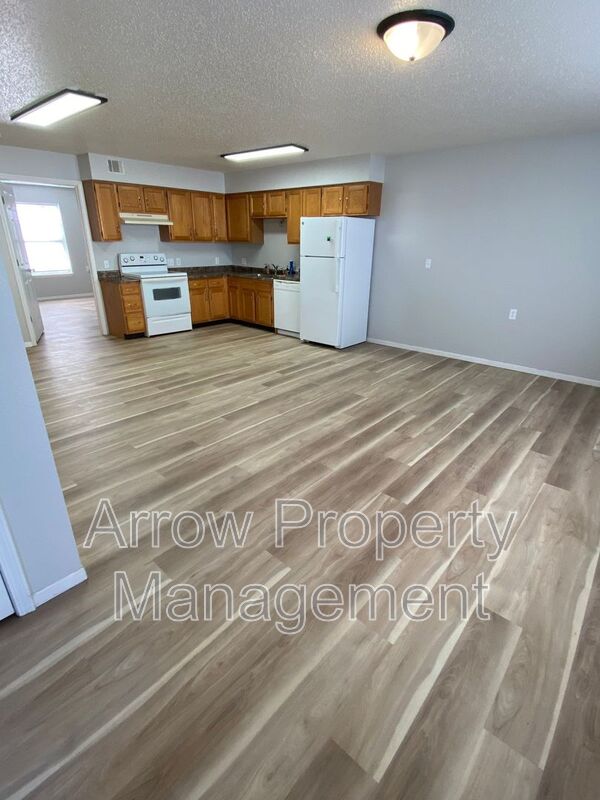 Wamego House: 1013 W 14-10