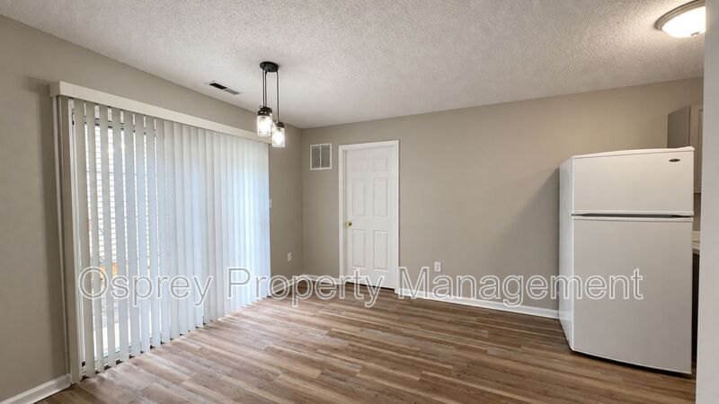 Spacious 3-Bedroom Corner-Unit Townhome with Private Patio in VB! - Photo 11