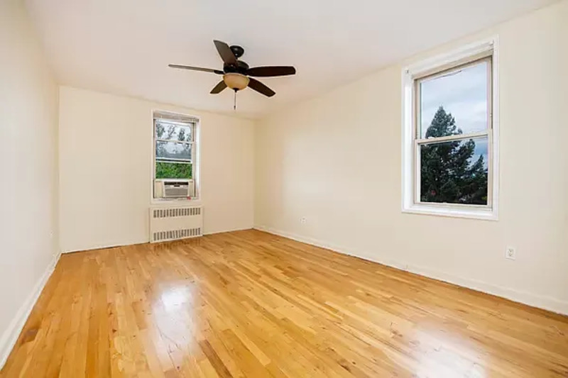 Forest Hills Condo: 67-25 Clyde St