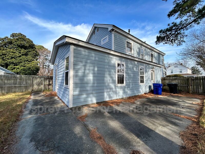 Welcome to this charming home in Portsmouth, VA. 