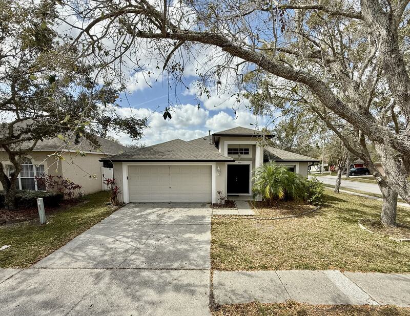 wesley chapel House: 27519 sky lake circle