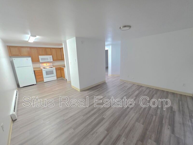 Lakewood House: 1330 Zephyr St.