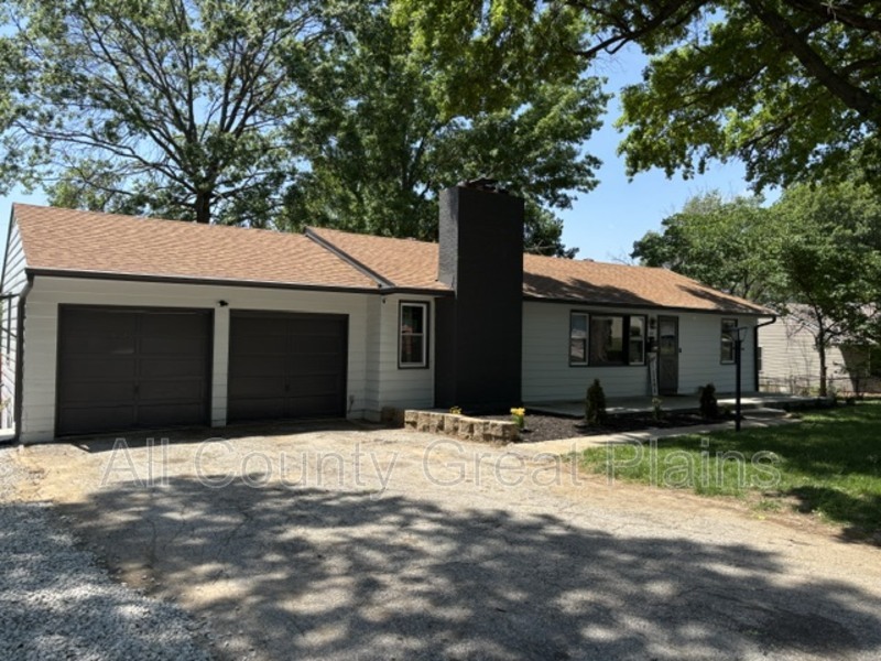 Kansas City House: 8707 E 74th Terrace