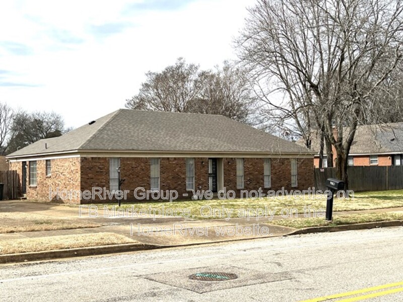 Memphis House: 4983 Hornsby Dr