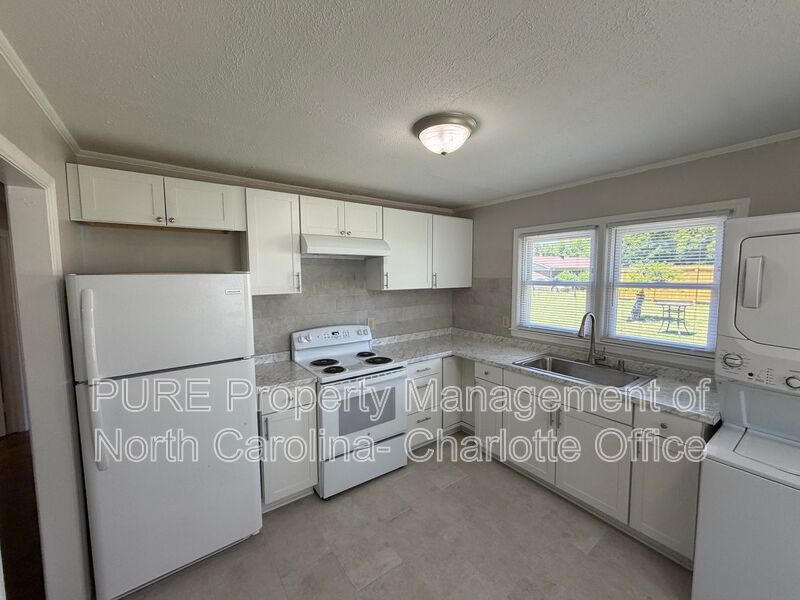 Concord House: 680 Tulsa Court Northwest