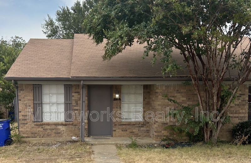 Kennedale Condo: 105 Pine Meadow Dr. - A