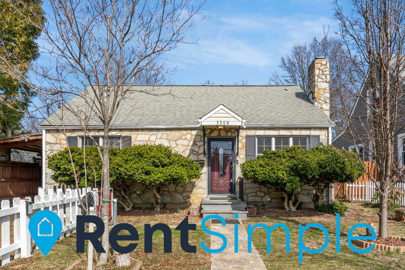 Alexandria House: 3306 Memorial St.