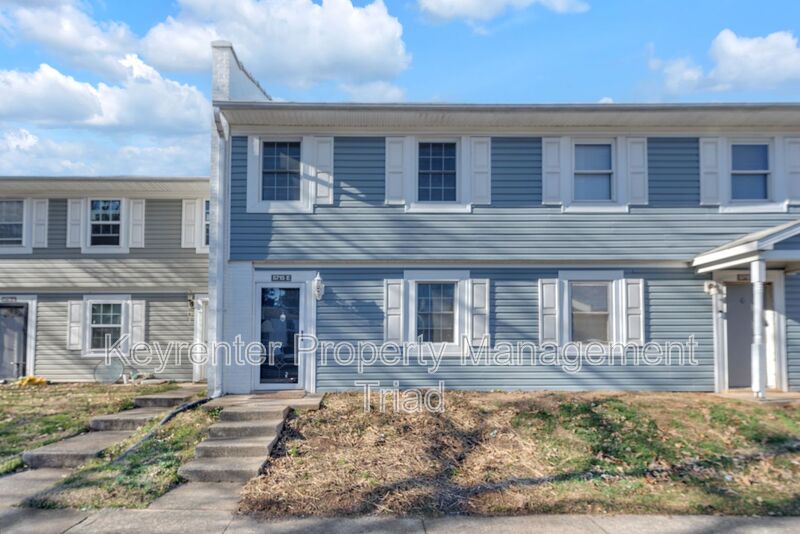 Greensboro House: 5715 E Bramblegate Rd