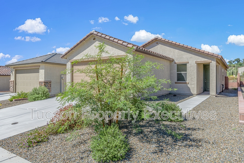 Tucson House: 9329 North Peridot Vista Avenue