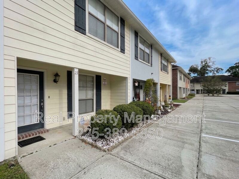 Walker Townhome: 13080 Burgess Ave.