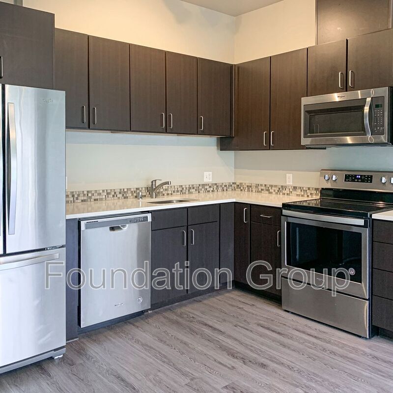 Seattle House: 2400 E Boston St