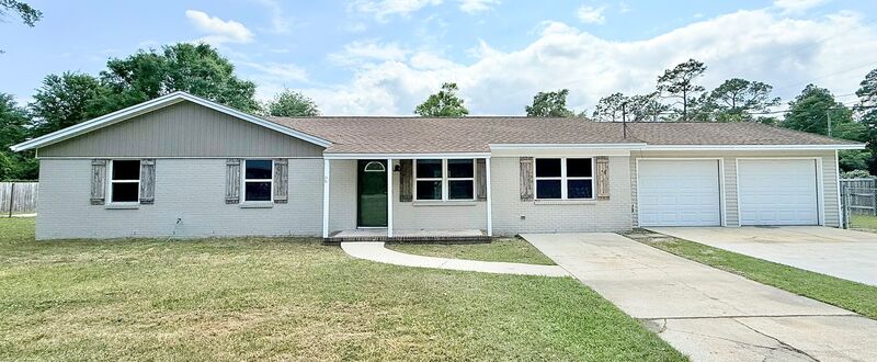 Pensacola House: 6831 Saufley Pines Rd