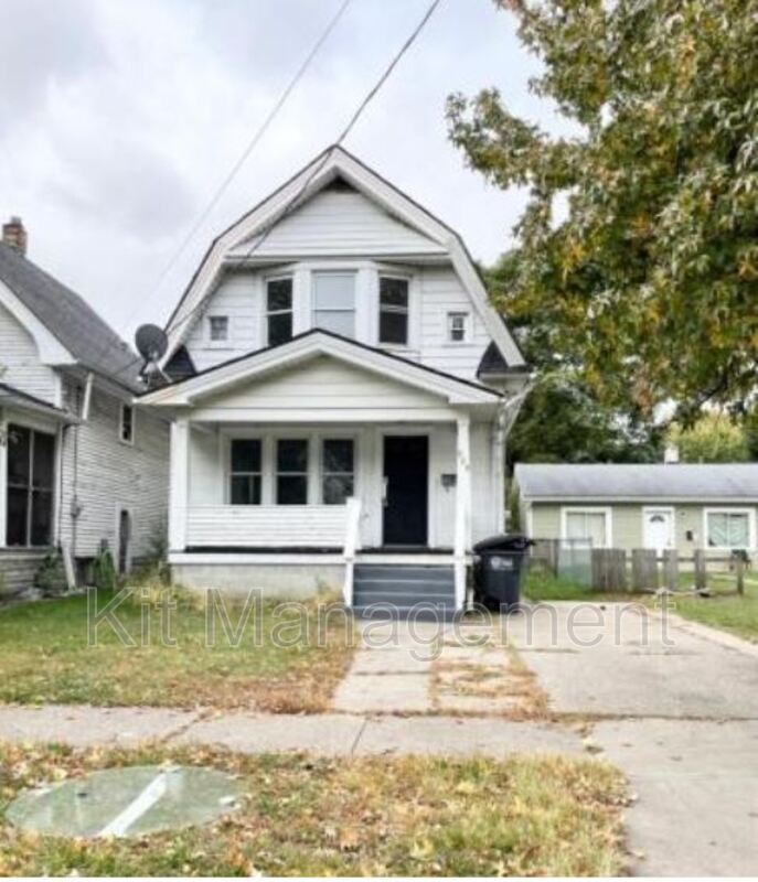 Toledo House: 828 Toronto