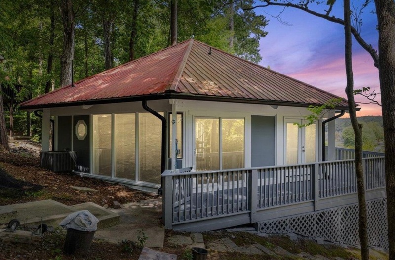 Sanford House: 801 Hill top Circle