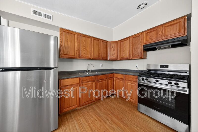 Hazelwood House: 8310 Sagewood Lane