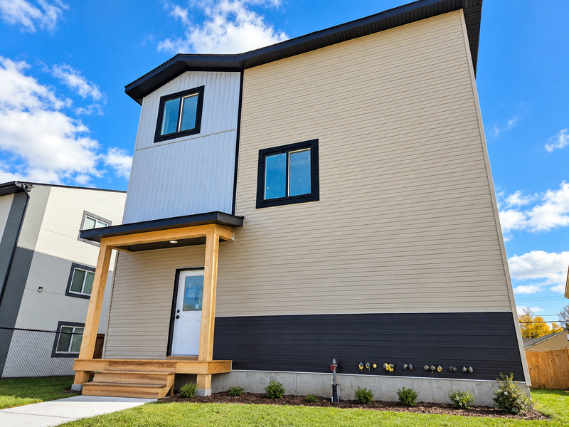 Edmonton Townhome: 11135 Groat Rd NW